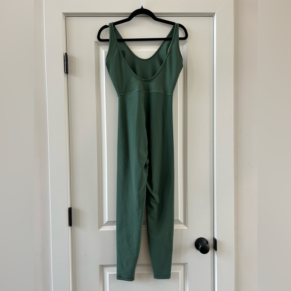 Old Navy Sleeveless PowerSoft Bodysuit -- 25-inch inseam - Picture 5 of 7